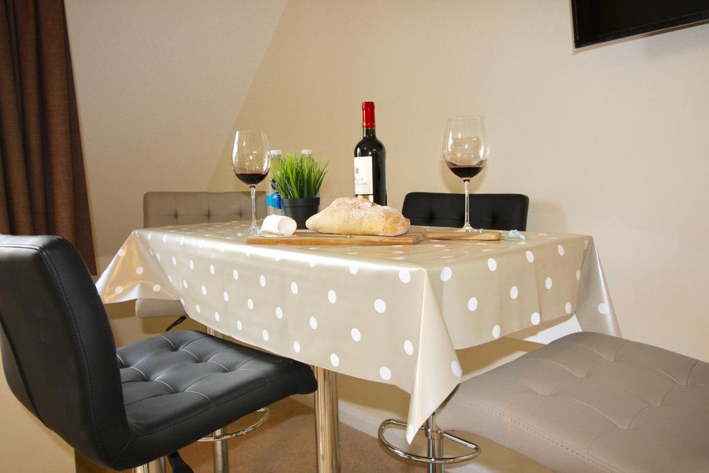 Amberblue@Epsom Appartement Buitenkant foto