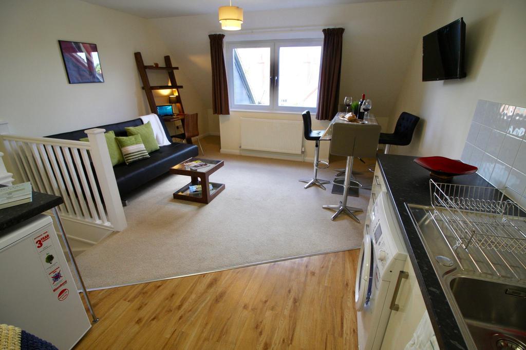 Amberblue@Epsom Appartement Buitenkant foto