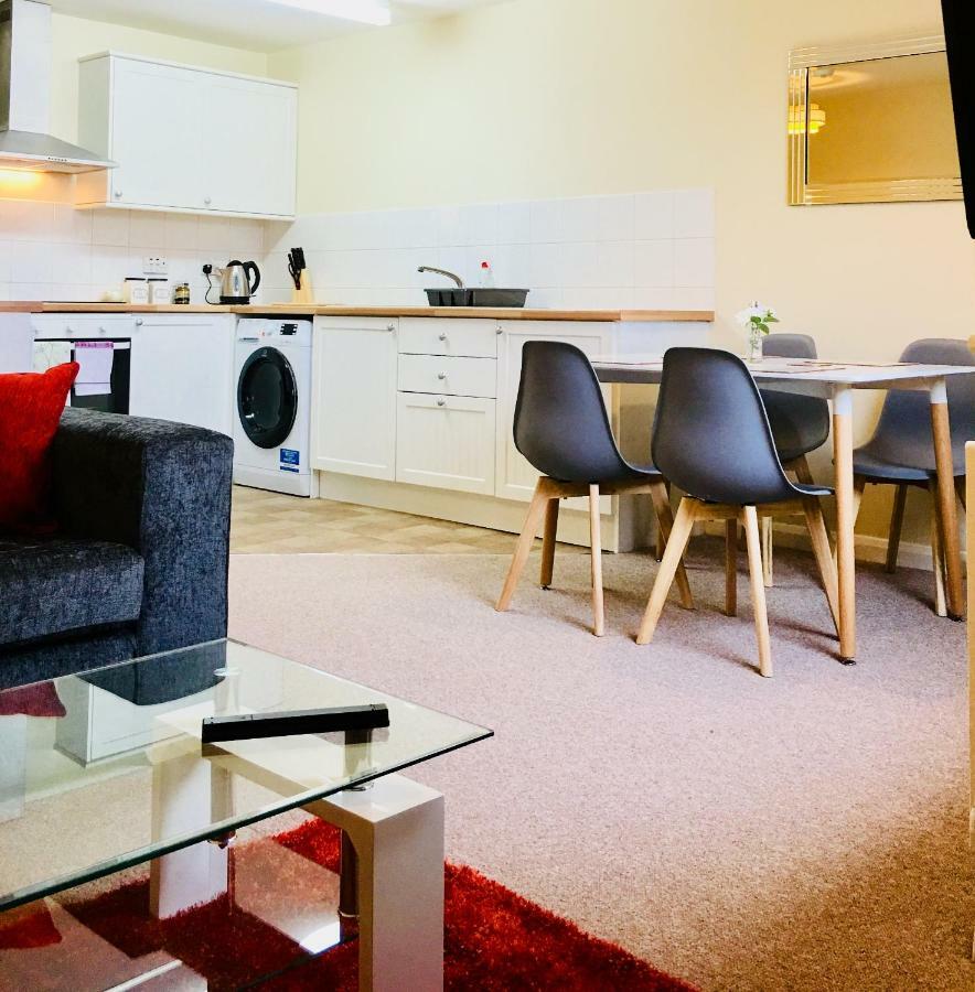 Amberblue@Epsom Appartement Buitenkant foto